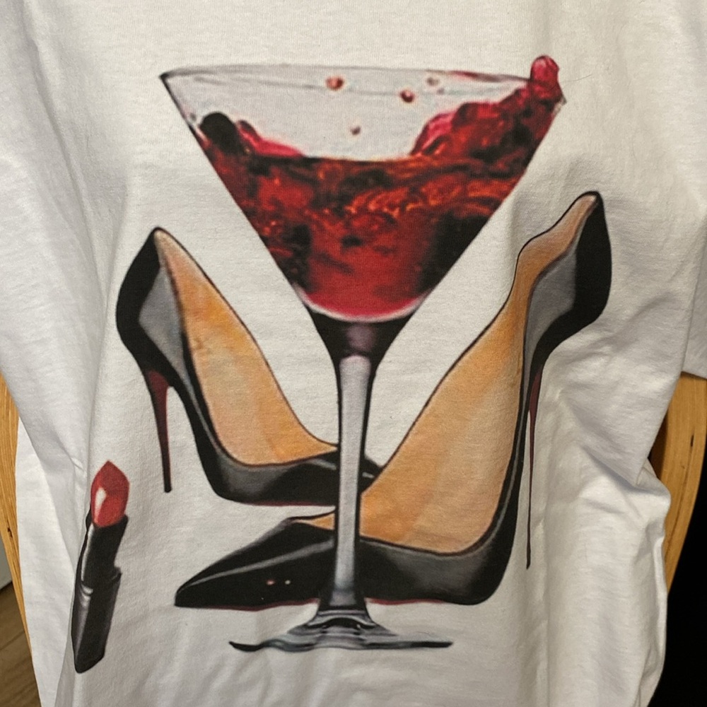 NWOT L WINE HEELS LIPSTICK HEAVYWEIGHT SHAKA-WEAR TEE SHIRT